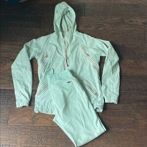 Lululemon size 4 matching set hooded wind breaker/joggers mint/tan/white GUC